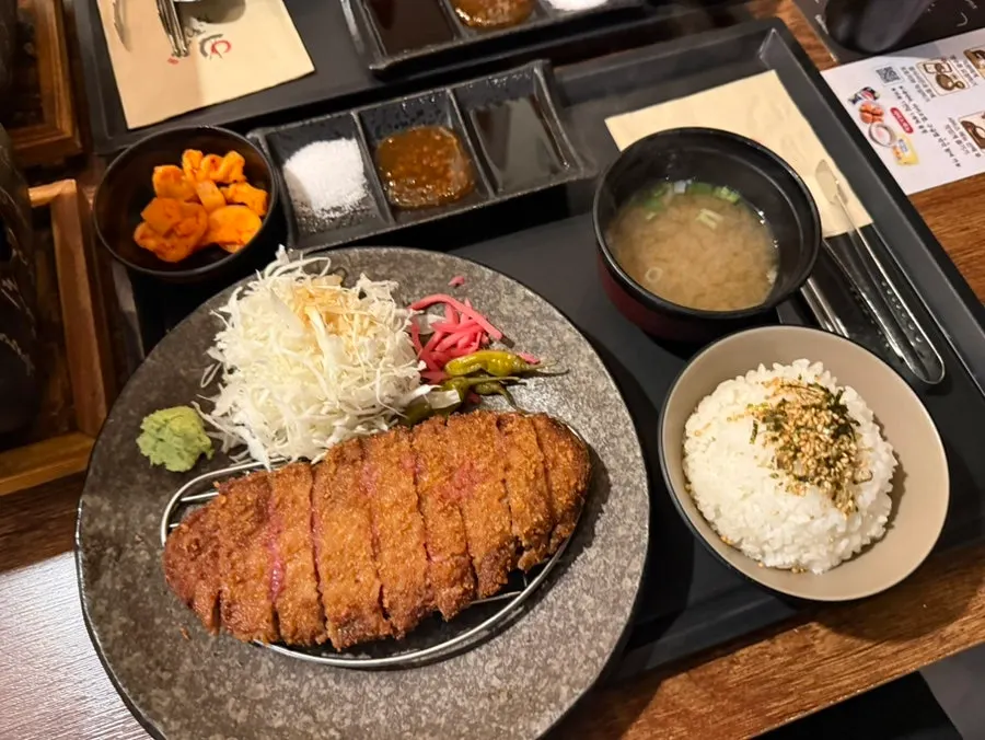 Horizontal image related to Hurato Sikdang's gyukatsu