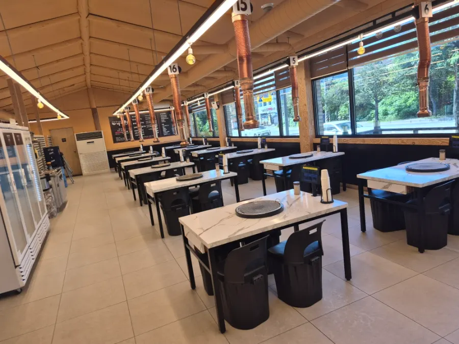 Interior of Ganaandeok Gyeyang Branch and the area around the self-serve bar