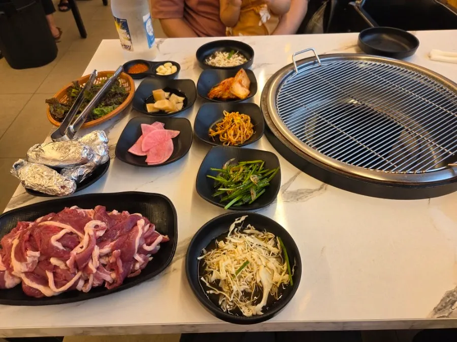Table setup for charcoal-grilled fresh duck at Ganaandeok Gyeyang Branch