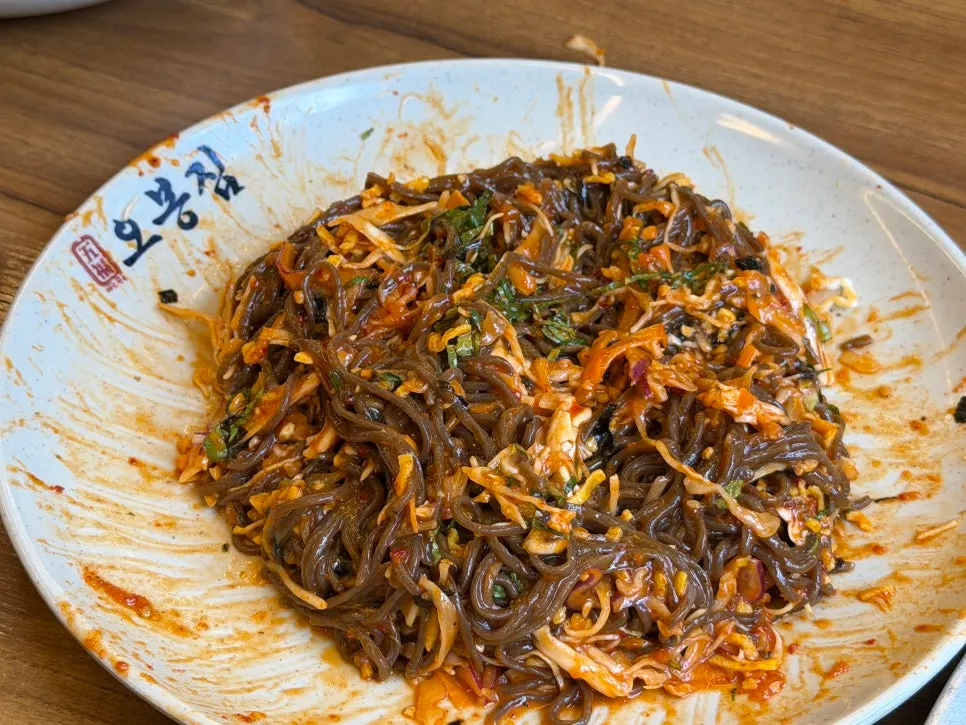 비비기 전 쟁반비빔막국수