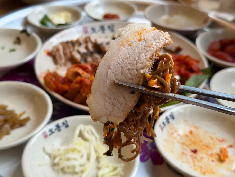 쟁반비빔막국수와 가브리살보쌈 조합