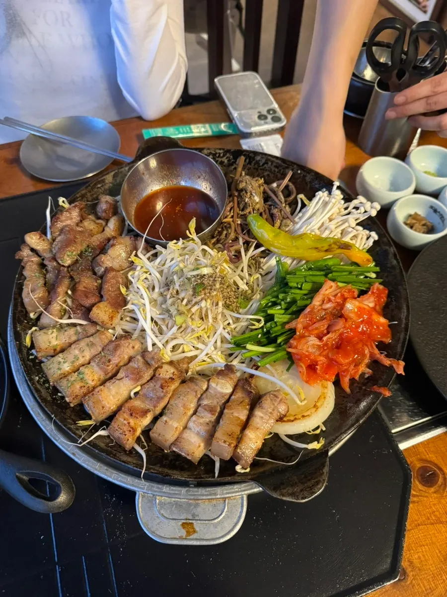 Gwangseonjip's signature grilled kkodeulsal dish