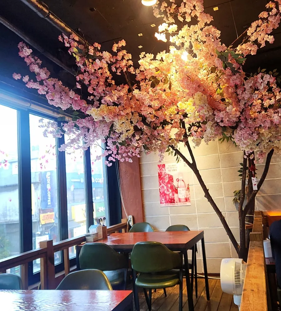 압구정신포차 2층 내부 전경