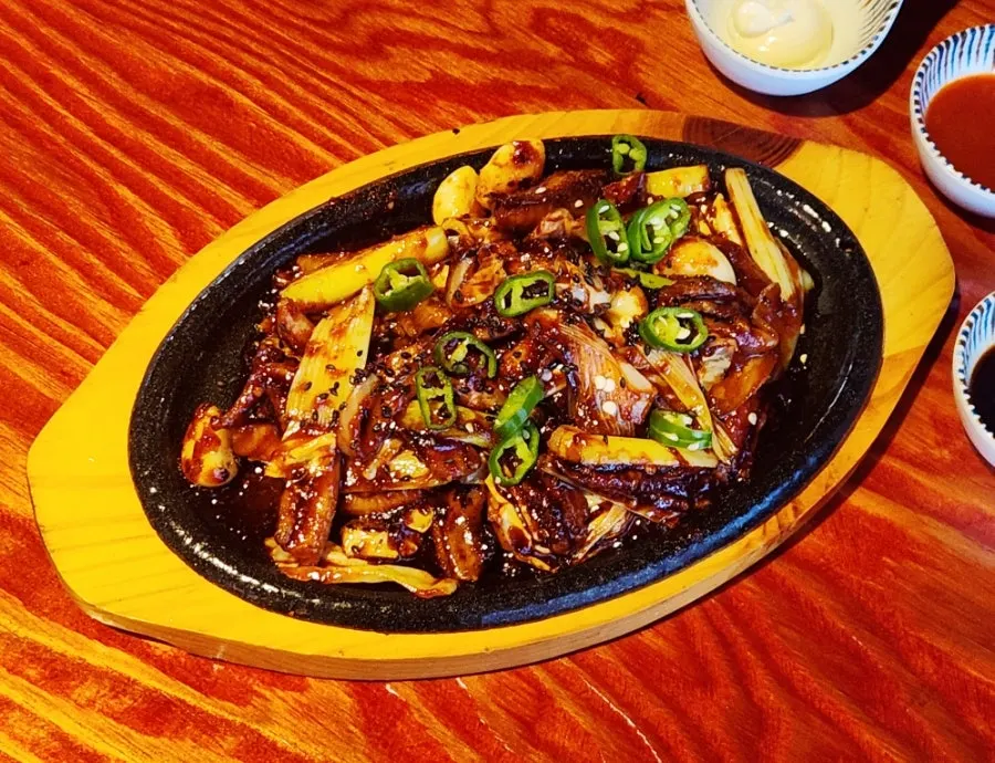 불맛이 오른 직화꼼장어볶음