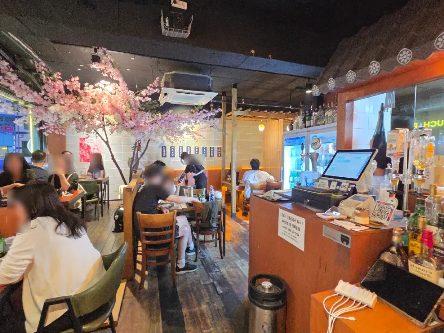 Area around the entrance of Apgujeong Sinpocha near Gaebong Station