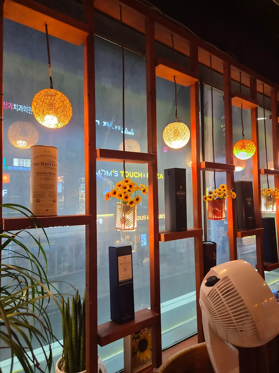 Late-night pocha atmosphere
