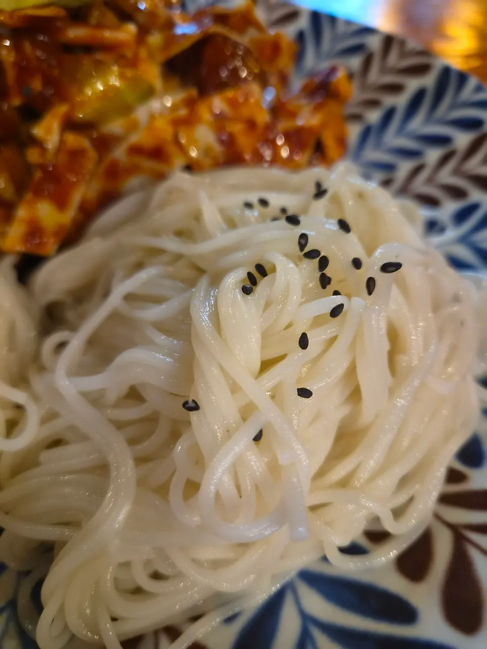 Chewy cooked somyeon noodles