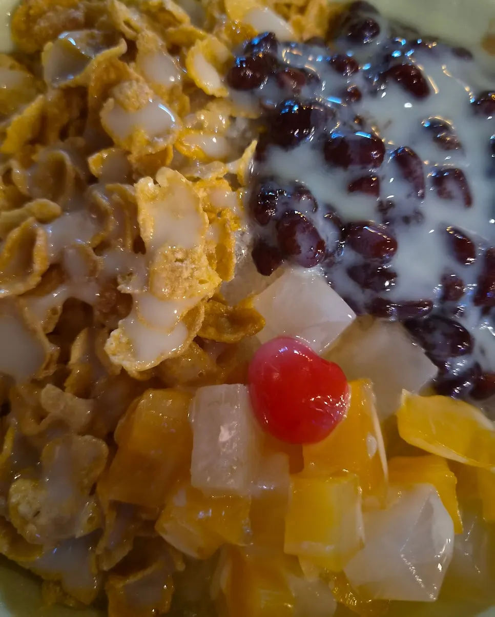 Old-fashioned patbingsu topped with red beans and Corn Frost