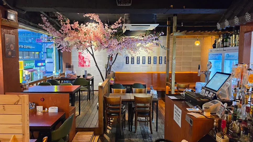 Interior of Apgujeong Sinpocha decorated with wood and cherry blossoms