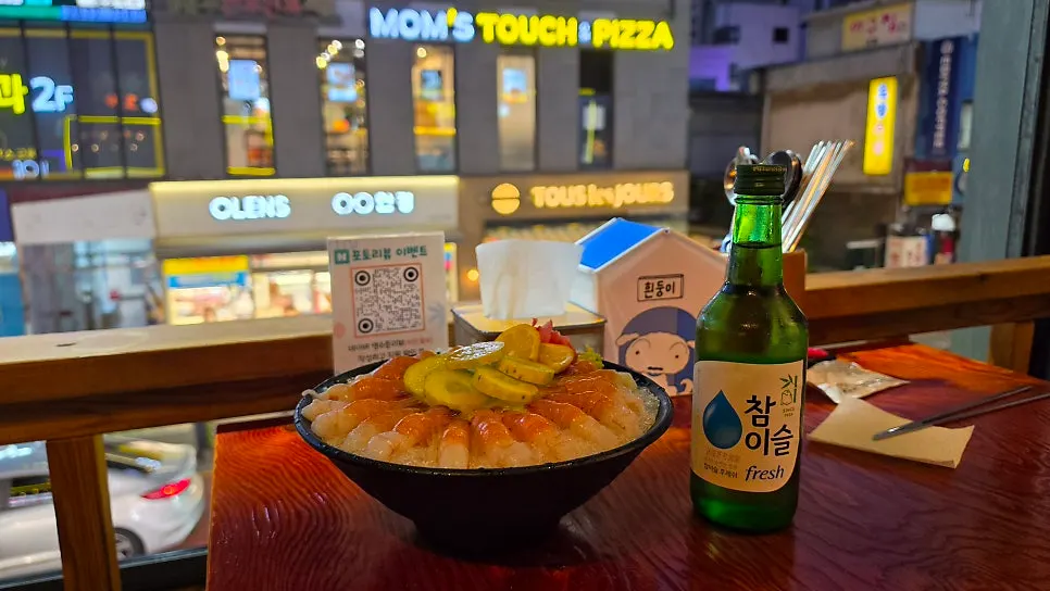 Sweet shrimp sashimi and a glass of soju at the window seat
