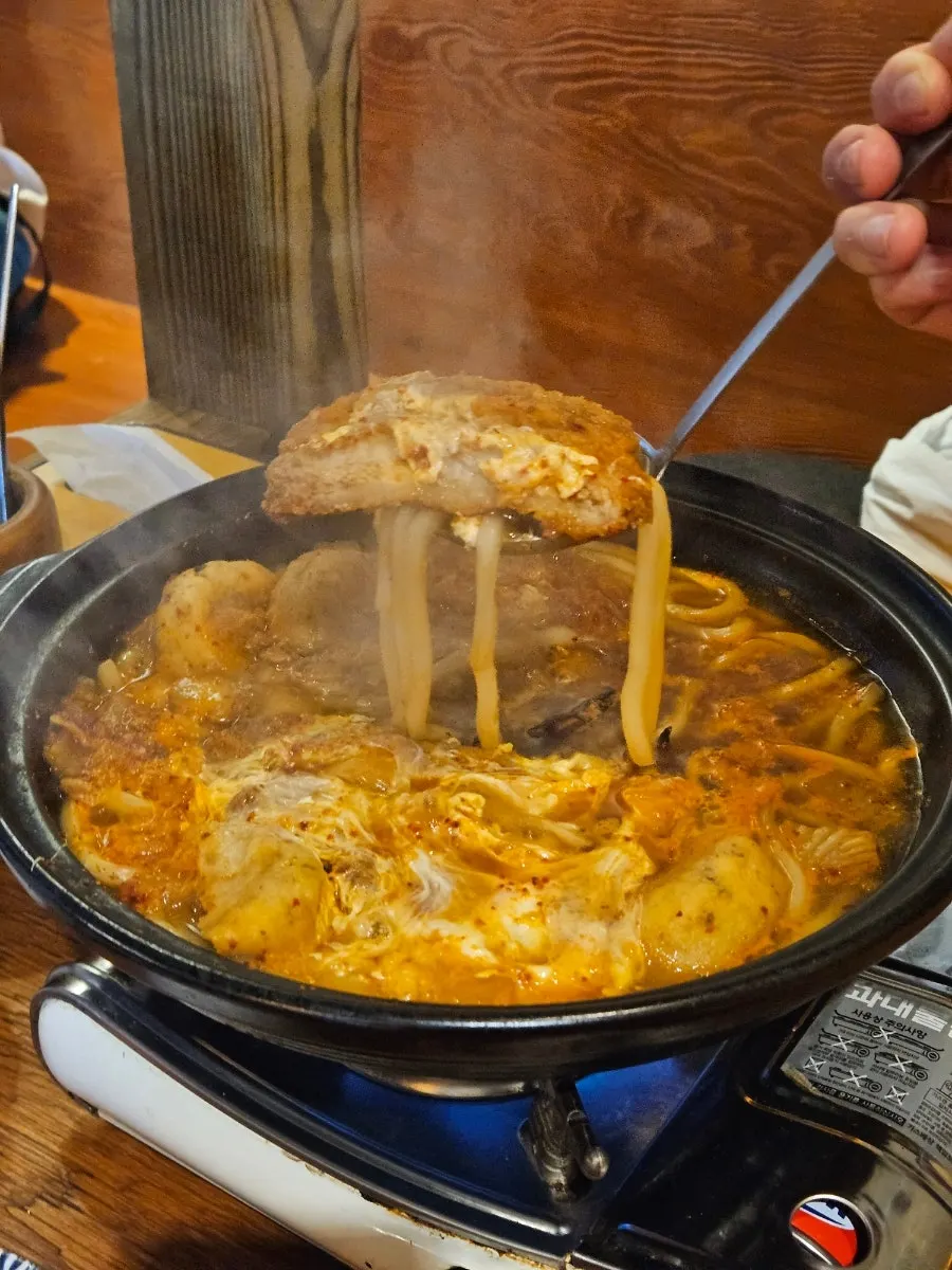 Generous ingredients in donkatsu kimchi stew