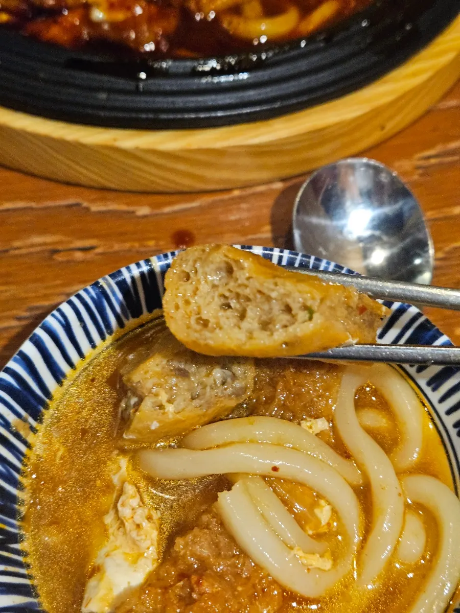 Donkatsu and fried tofu in kimchi stew