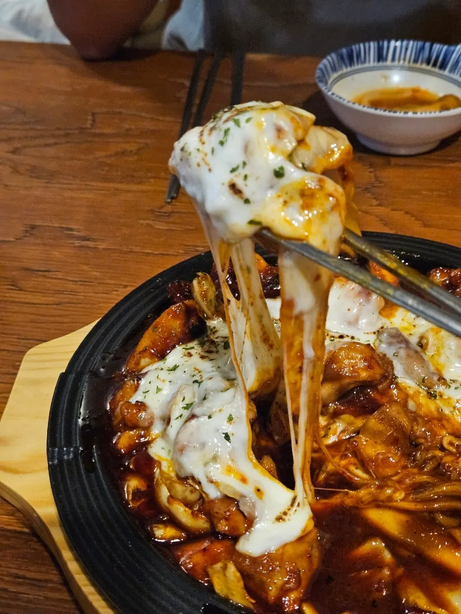 Cheese buldak with a full charcoal-grilled aroma