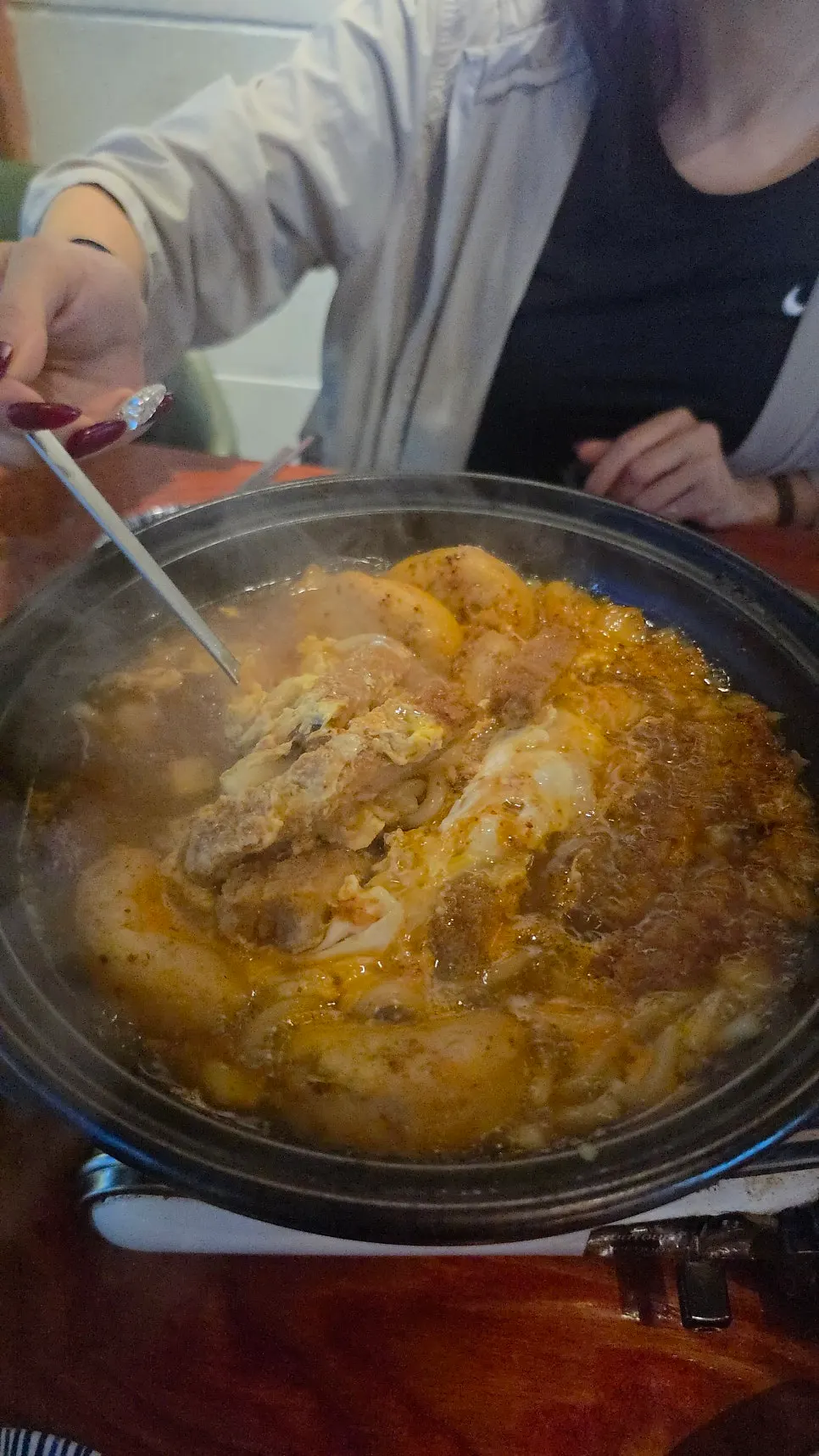 큼직한 돈카츠가 들어간 김치전골