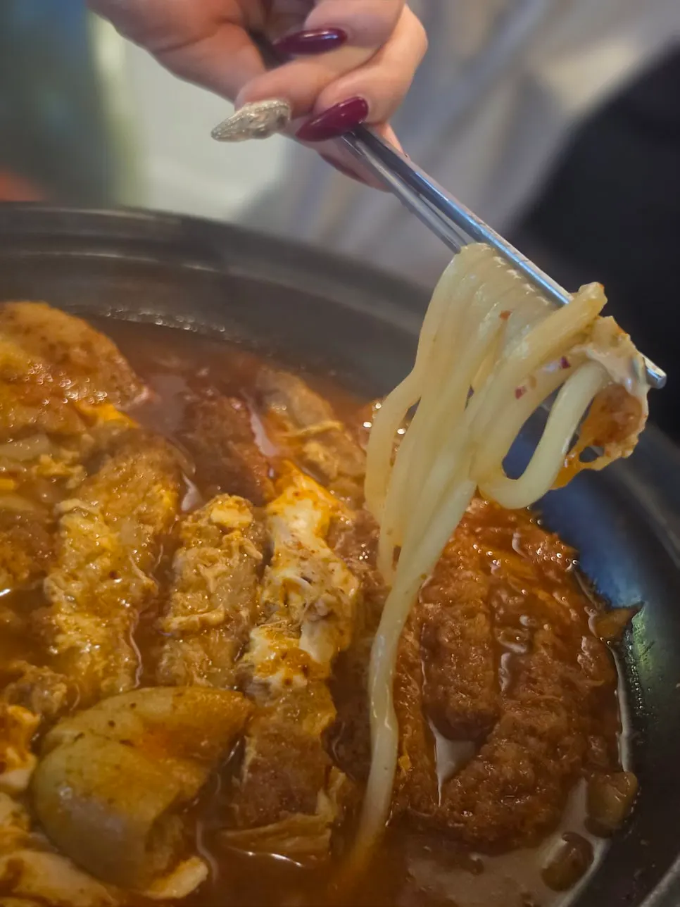 국물을 머금은 돈카츠 조각