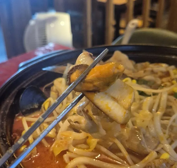 Table set with the jjamppong tang