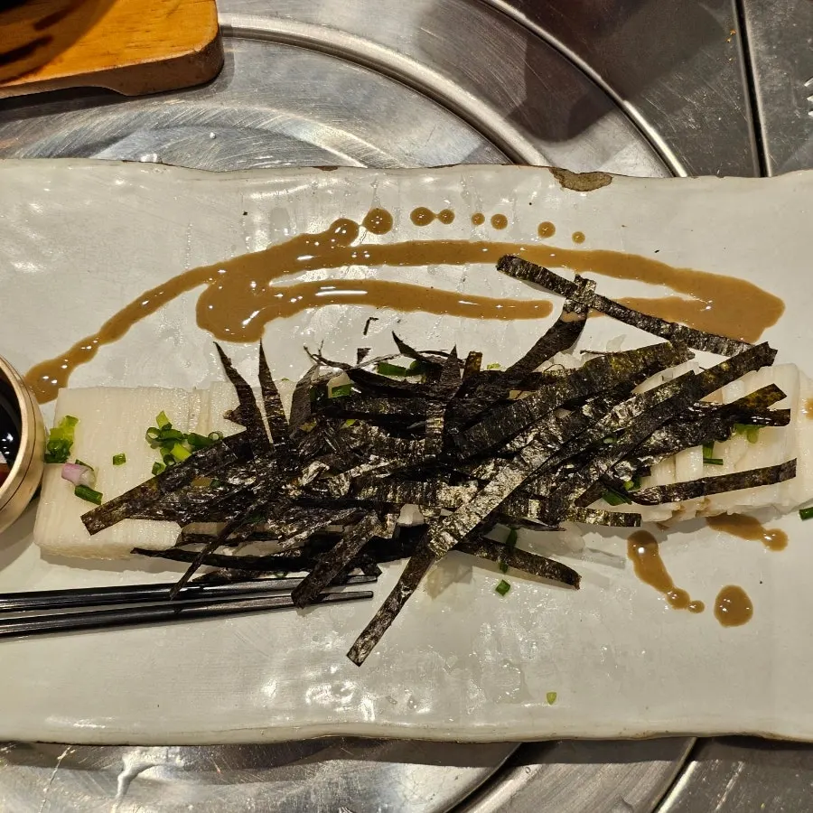 Sesame sauce drizzled around the edge of the plate