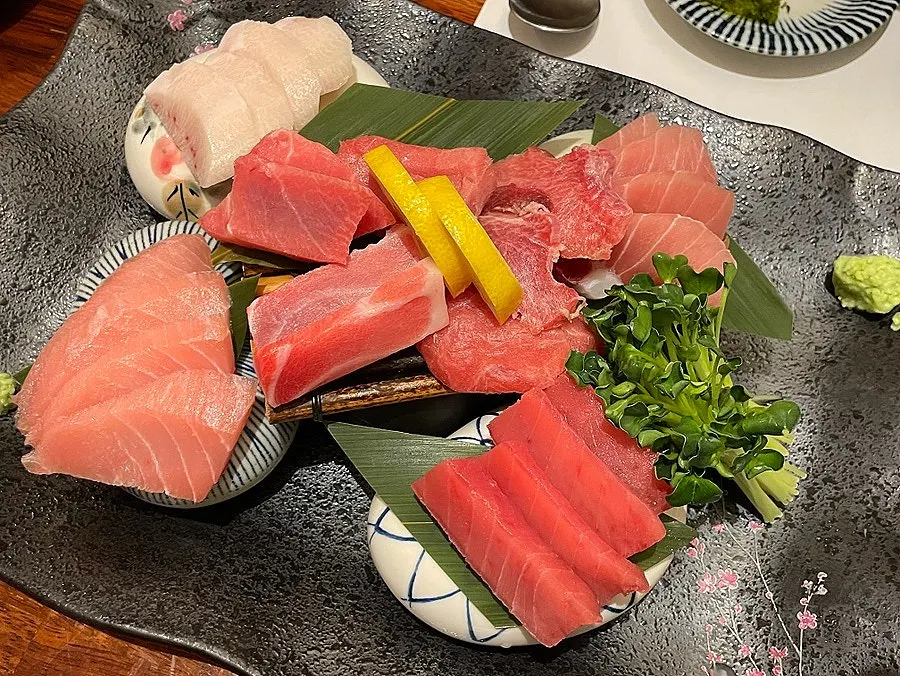 야채를 곁들인 참치회무침
