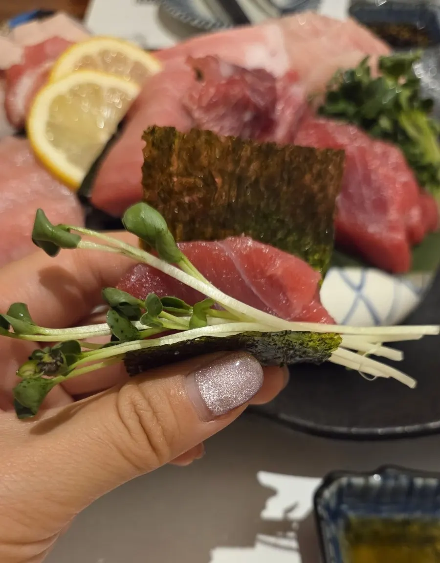 Thick-cut tuna sashimi