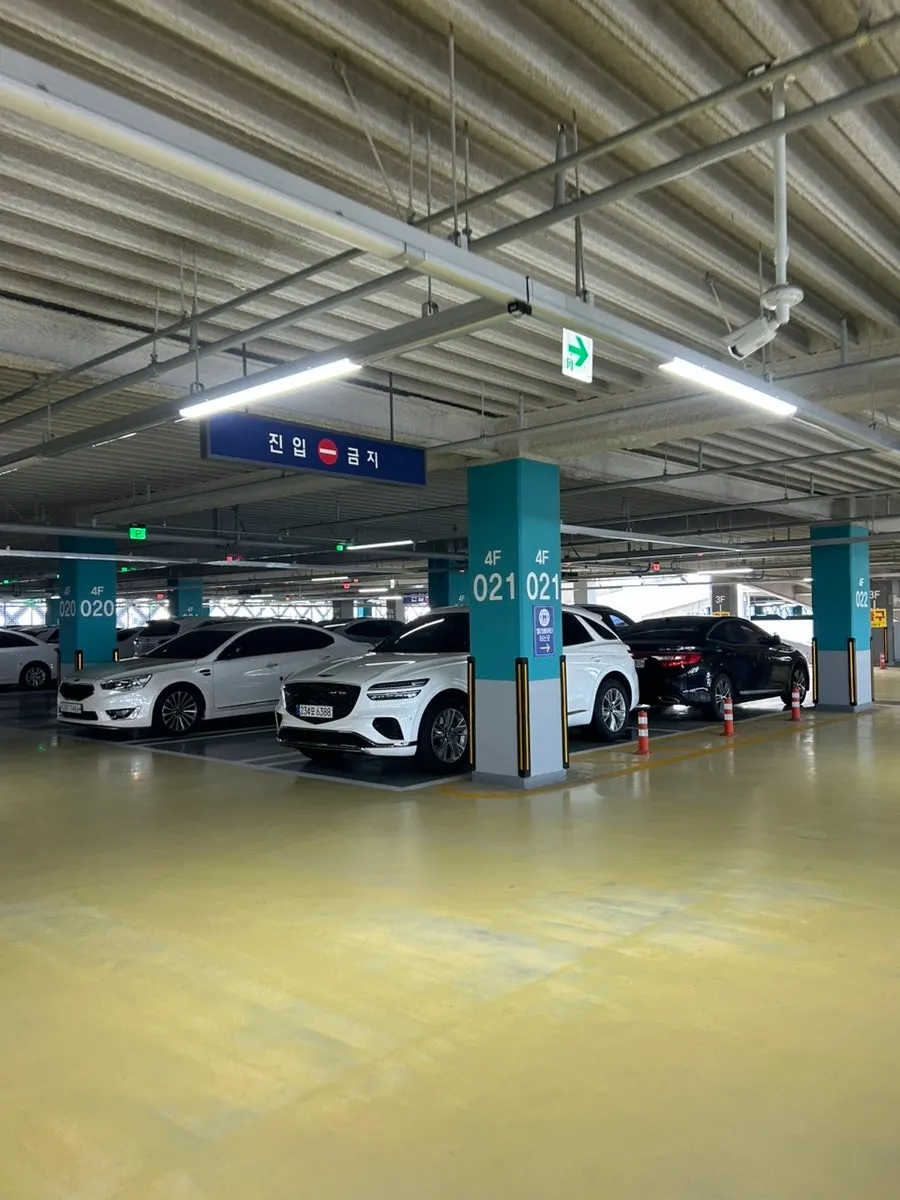 View of the corridor inside Gwangju Songjeong Station