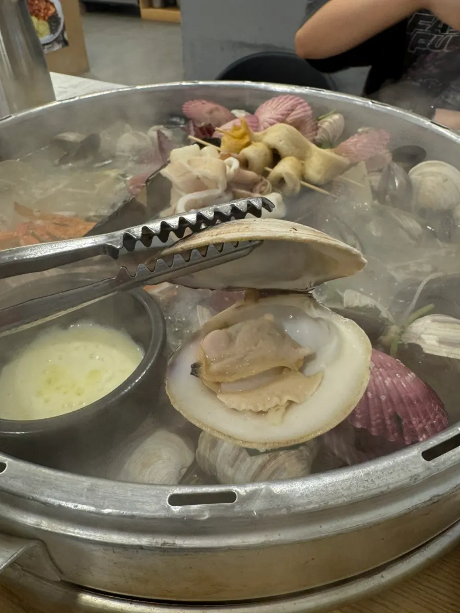 チーズと一緒に煮えたホタテ