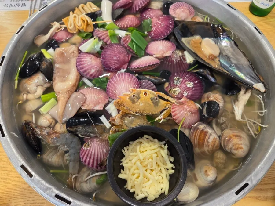 Large pot setup for the giant clam hot pot (small)