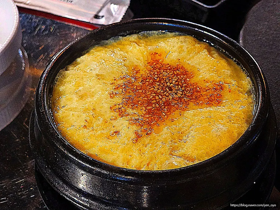 고기 밑반찬과 여섯 가지 소스
