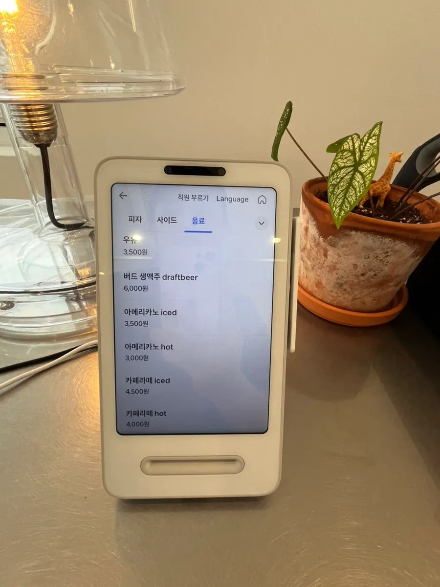 파스타와 음료가 포함된 가가스피자 메뉴판