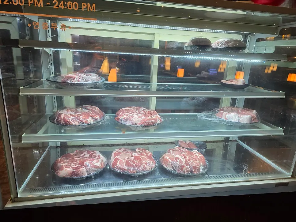 오겹살 200g과 목살 400g 구성 생고기 접시
