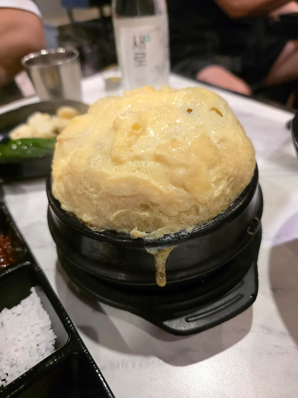 봉긋하게 올라온 서비스 폭탄계란찜