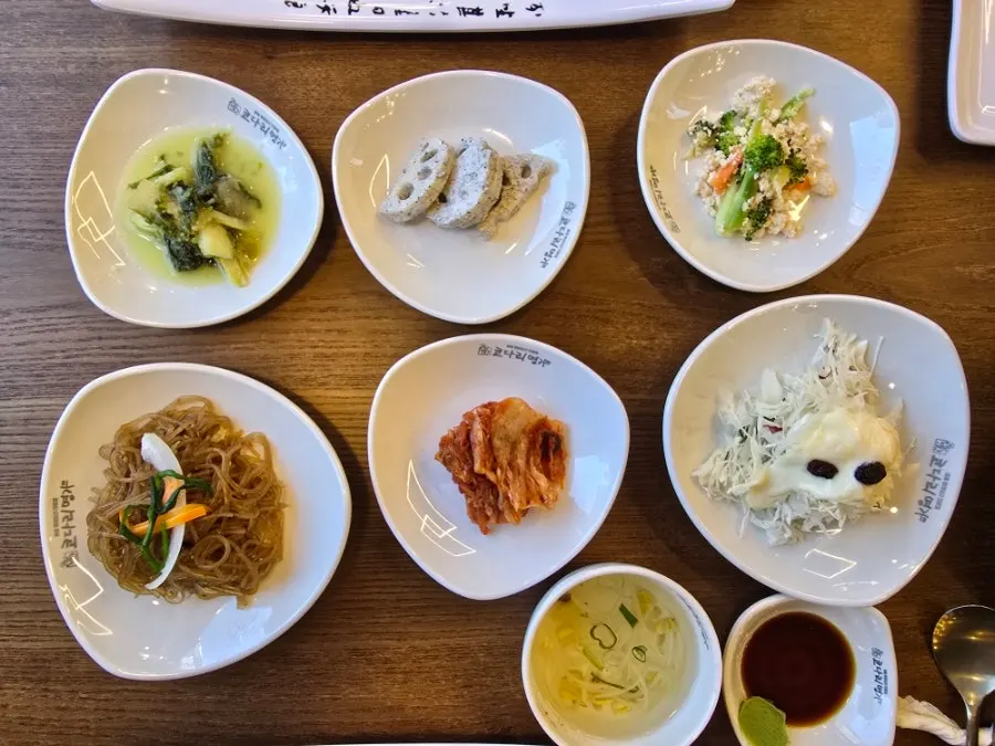 코다리 무침까지 차려진 한상