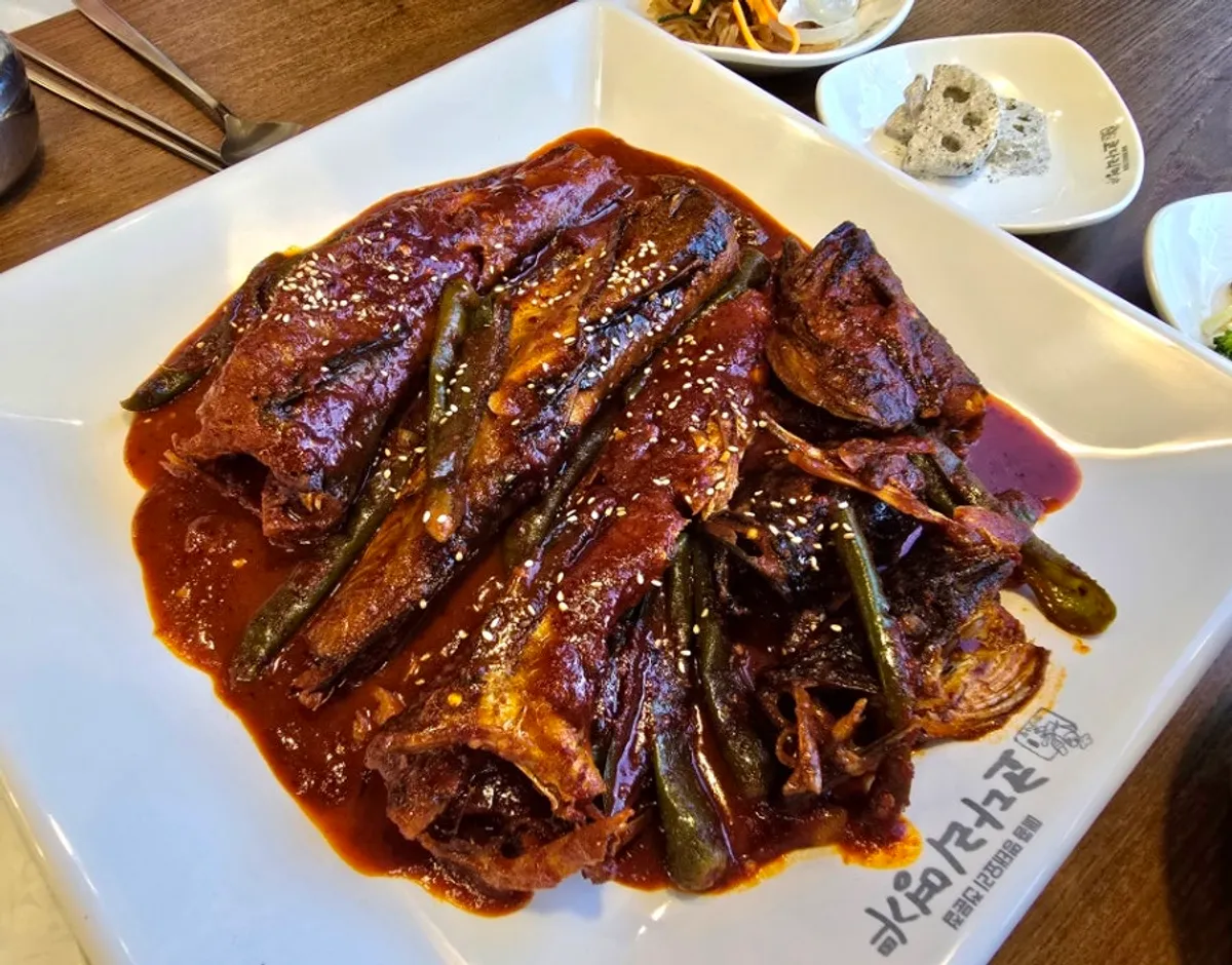 붉은 양념의 매콤 명태조림 클로즈업