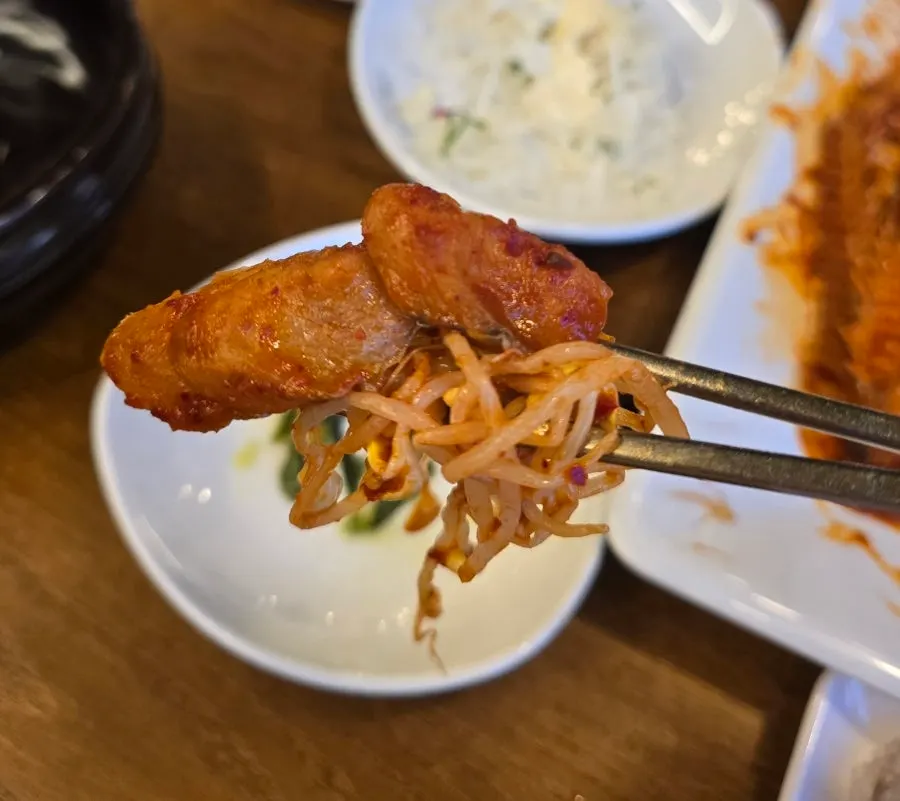 콩나물과 함께 집은 코다리살