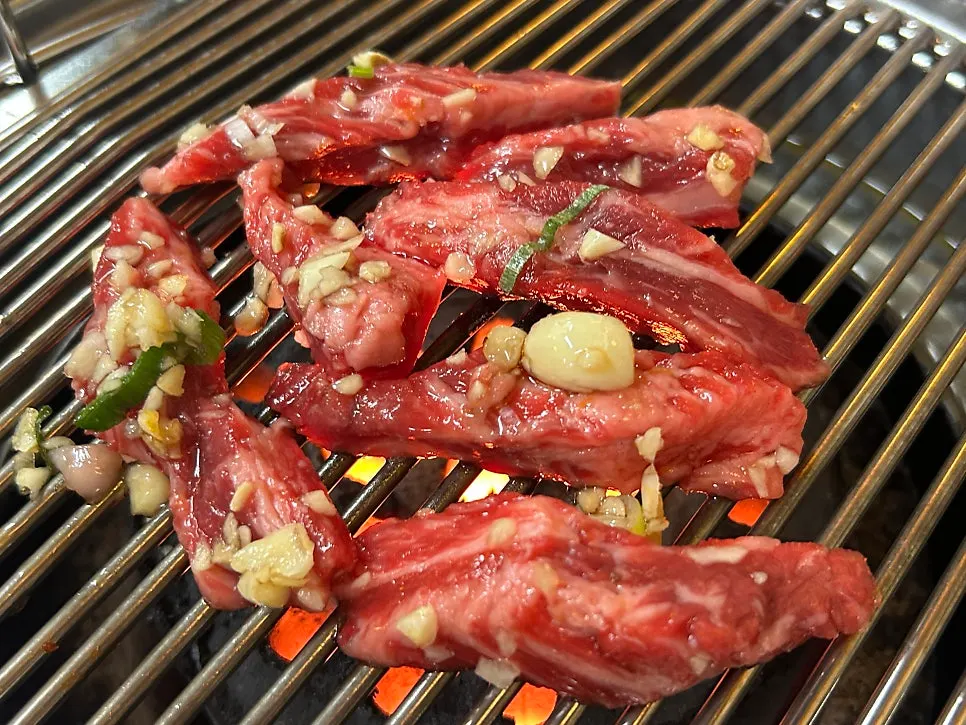 Garlic-marinated galmaegisal on the grill