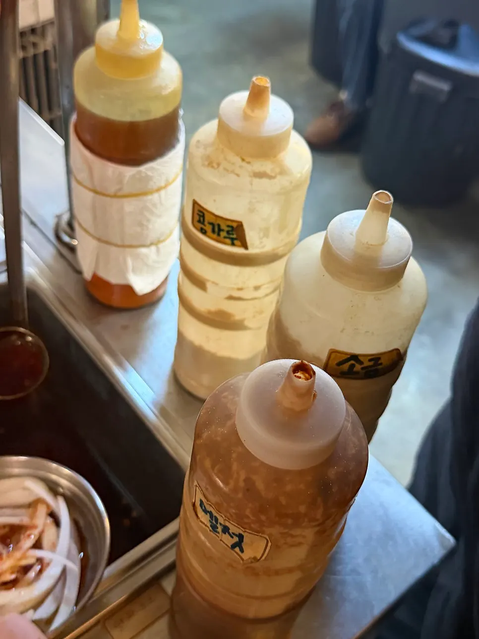 반찬이 놓인 셀프바