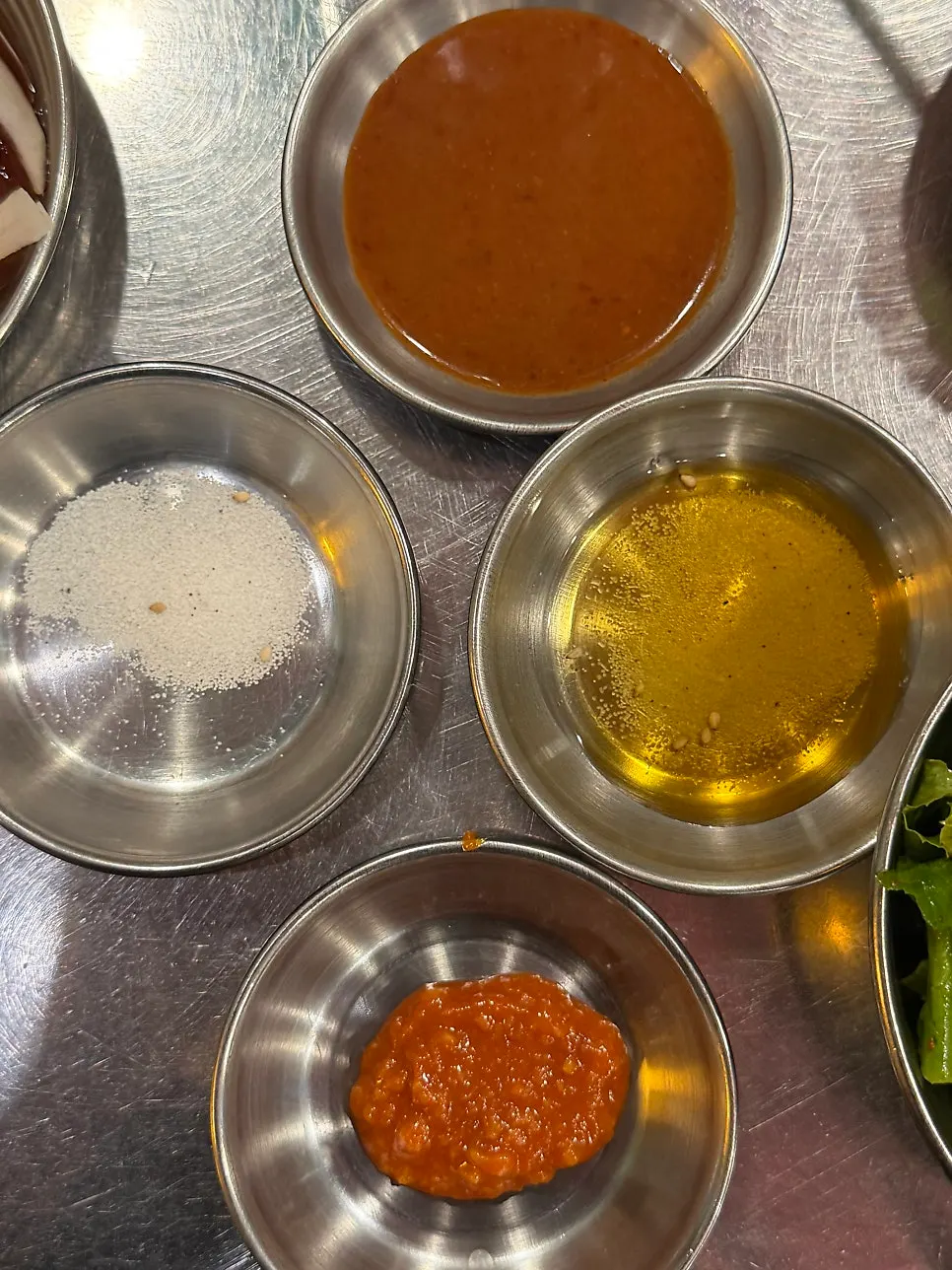 장아찌와 파인애플, 무 슬라이스 반찬
