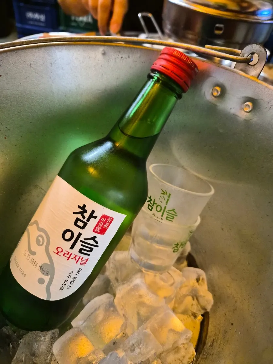 양파절임과 쌈무 밑반찬 구성