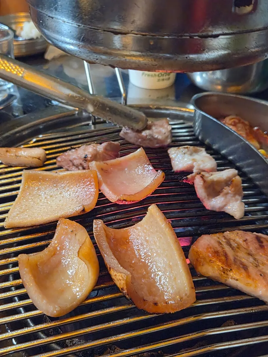 연탄불에 굽는 돼지한근 구성