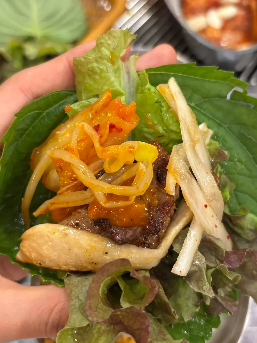 Softly grilled kimchi and bean sprouts