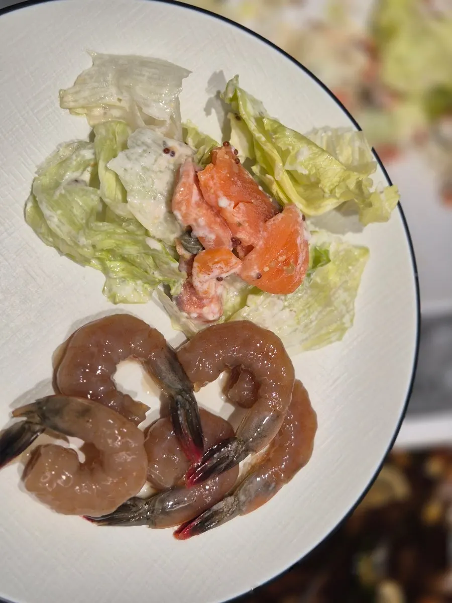 Split broth shabu-shabu and salad bar at Shabuway near Gajeong Station