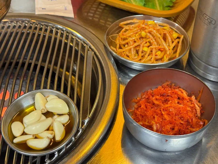 여러 부위를 골라 먹는 고기 상차림