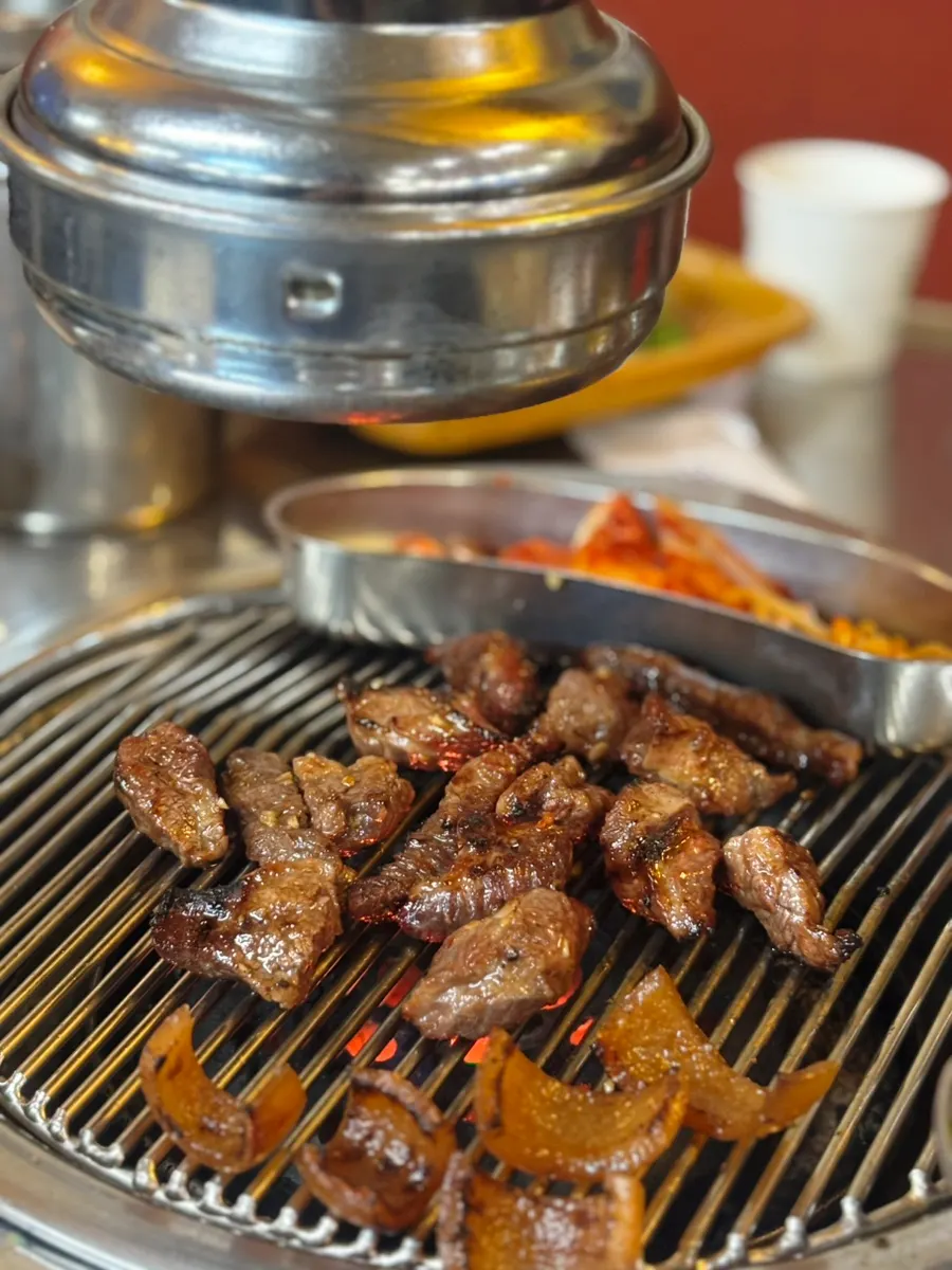 양념 소갈비살 굽는 모습