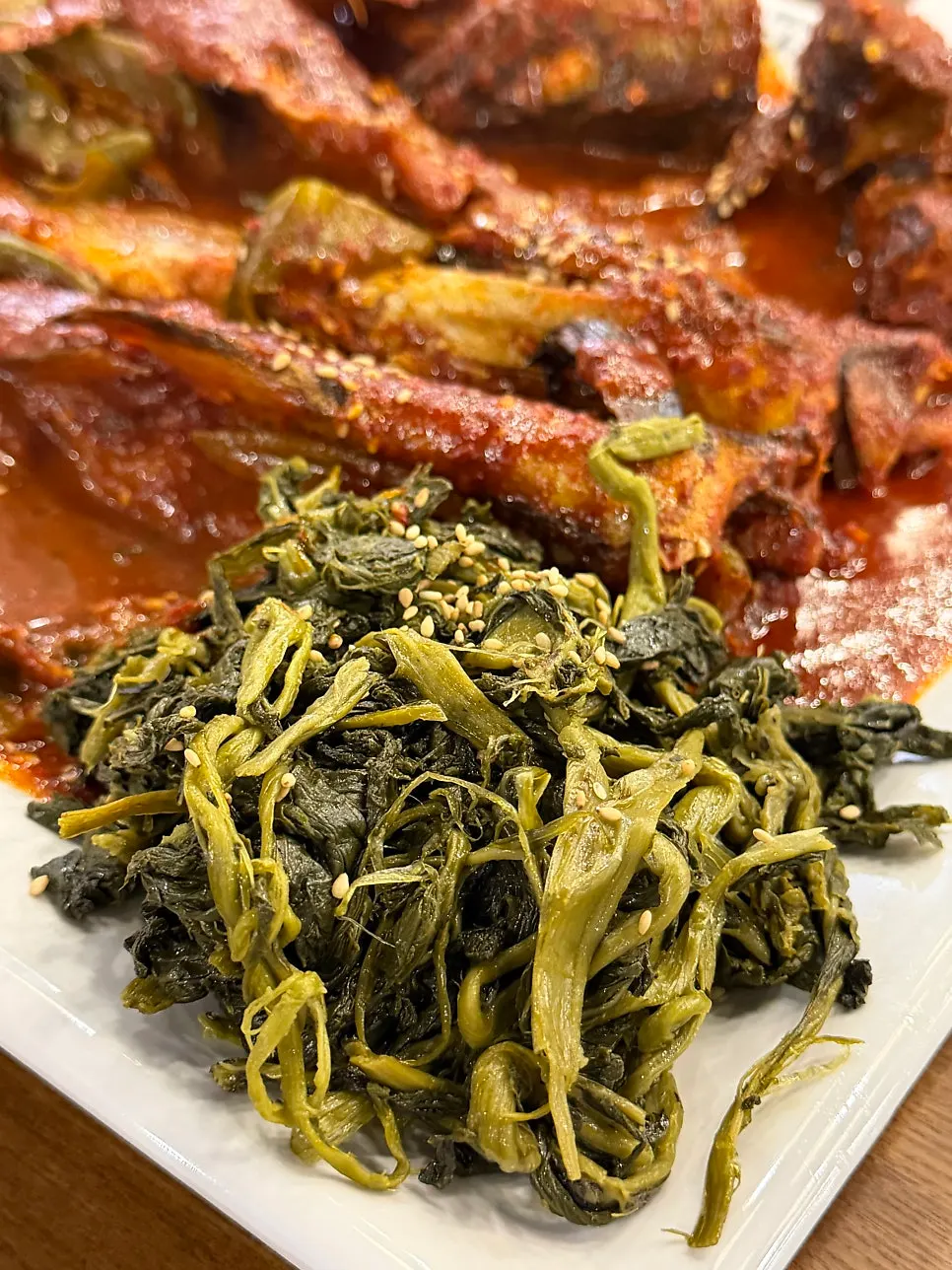 밥과 함께 먹는 명태조림 관련 모습