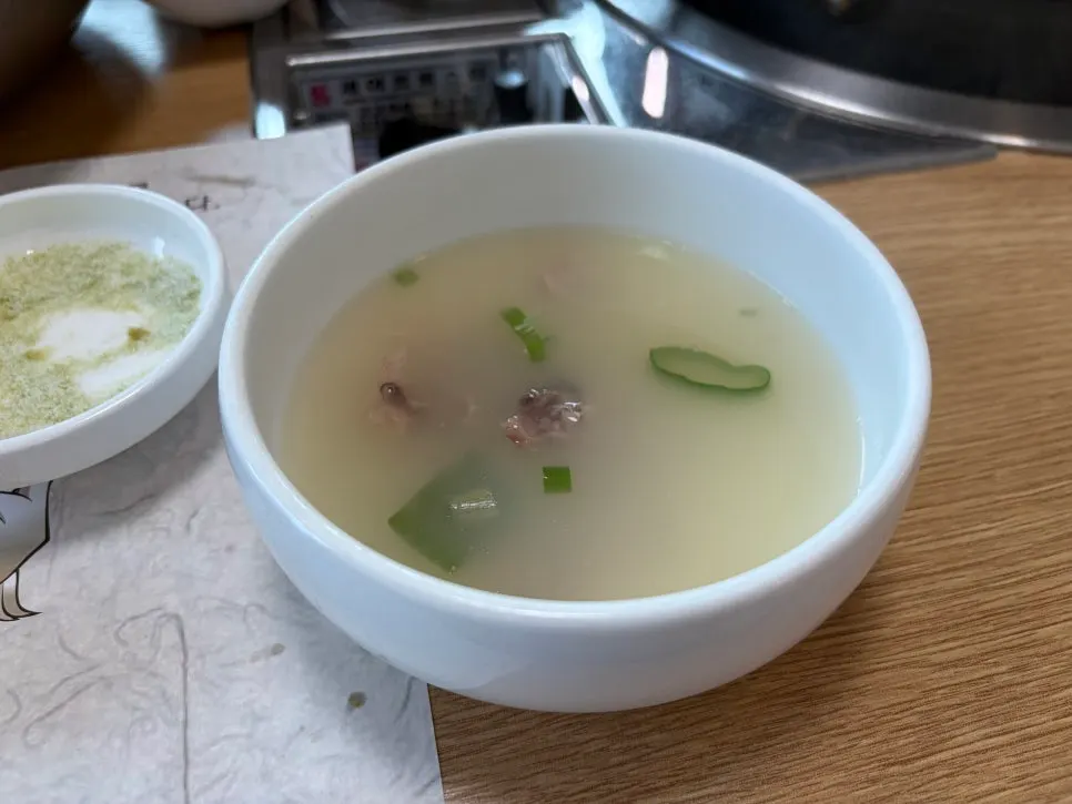밥과 함께 먹기 좋은 진한 오리탕 국물