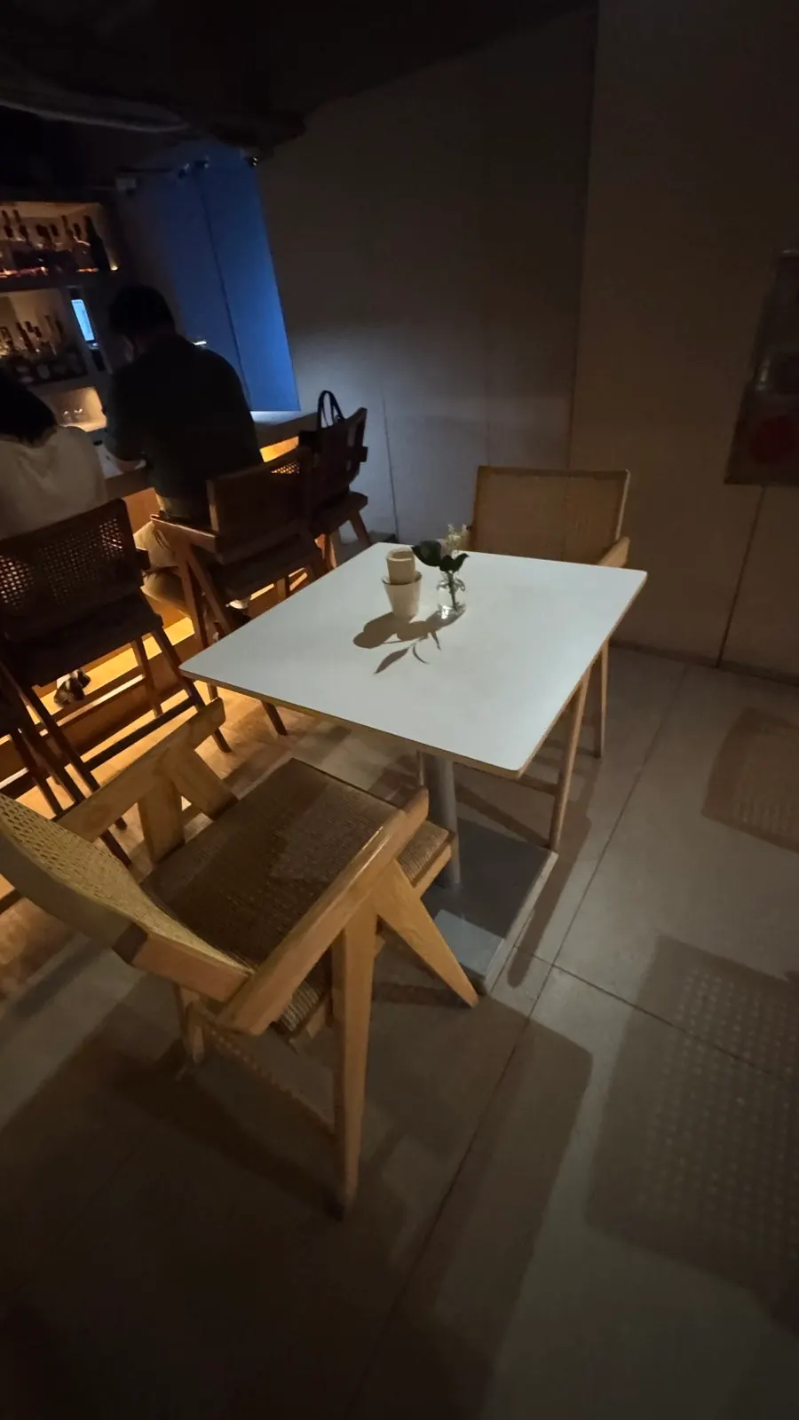 각 서울 내부 좌석과 바 전경