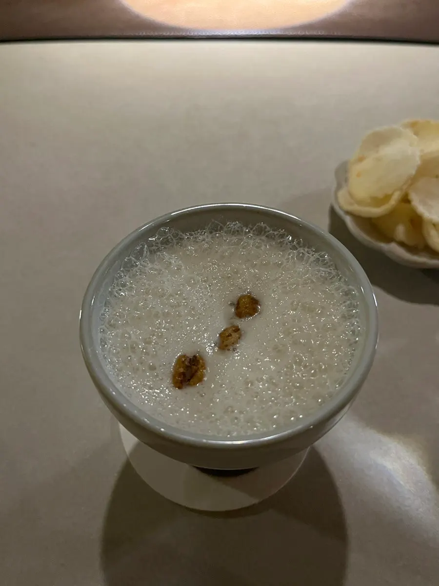 부드러운 거품의 몰티 솔티 칵테일