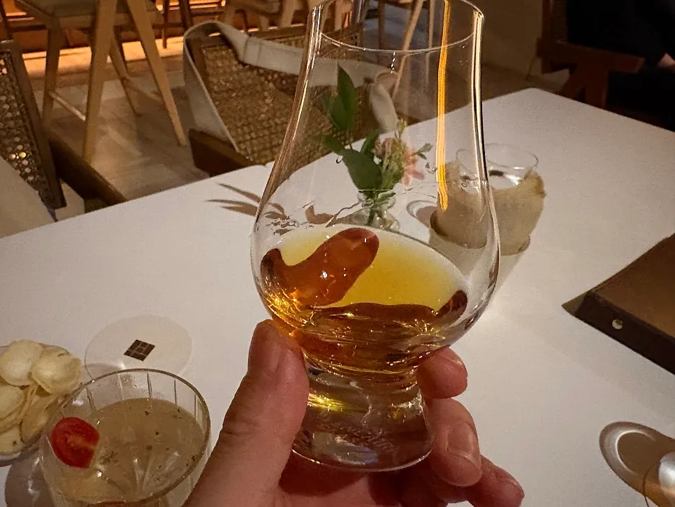 A glass of Glenfiddich 15 Year whiskey ordered at Gak Seoul