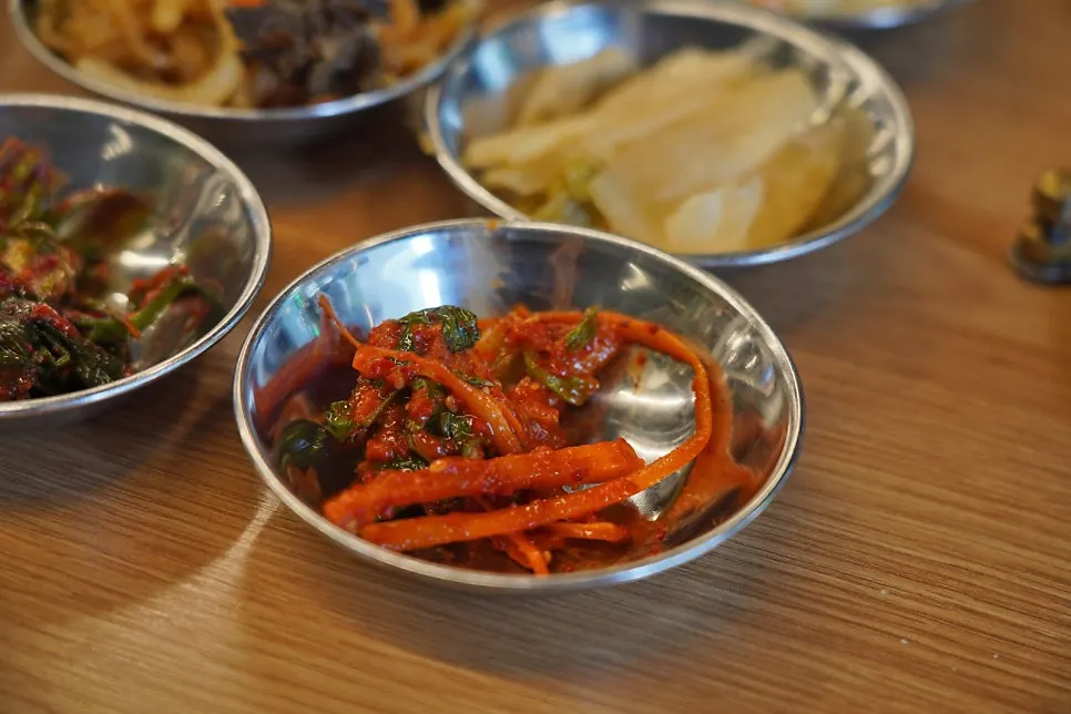 Plate of basic side dishes served with the meat
