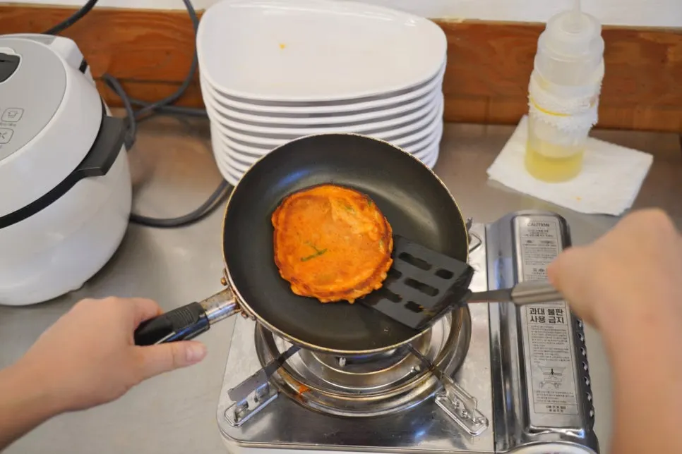Small self-made kimchi pancake, finished cooking
