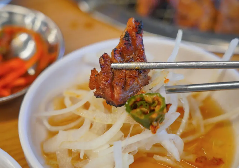 A grilled piece of pork rib served together with onion